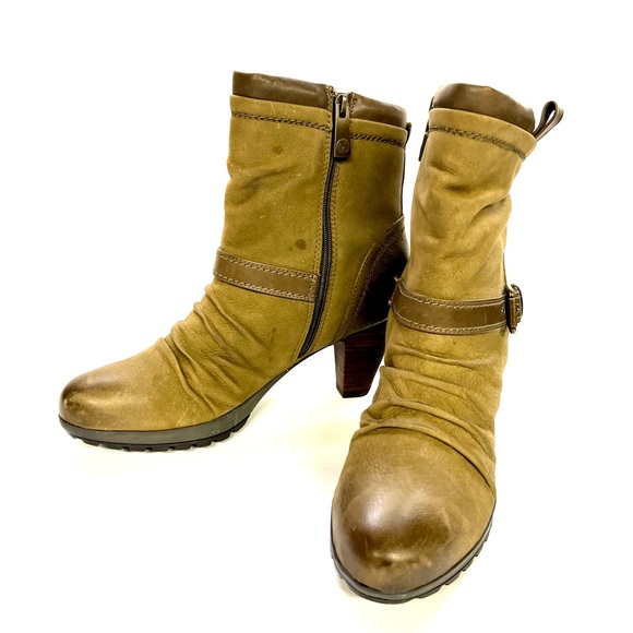 BLONDO Ruched Leather Heeled Water Resistant Boots, 8M - Picture 12 of 12